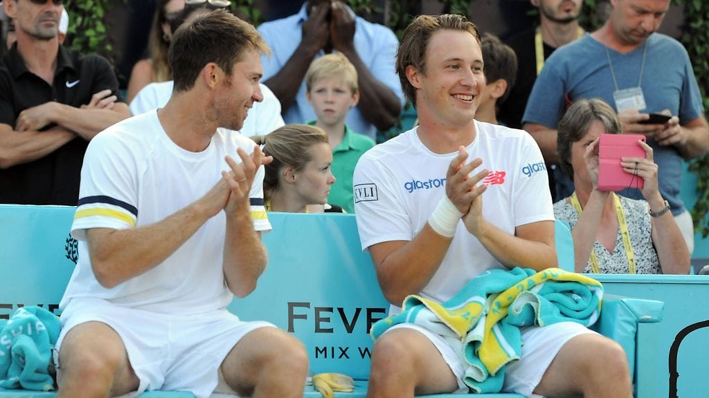 Henri Kontinen (oik.) ja John Peers (vas.) Queens Clubin turnauksessa Lontoossa.