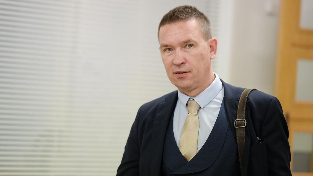 Packalén kertoo uskovansa tapauksen liittyvän siihen, että hän työskentelee poliisina, eikä niinkään hänen poliittiseen uraansa.