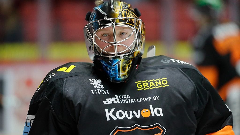 KooKoon Juha Järvenpää teki näyttävän torjunnan Ilvestä vastaan Kouvolassa.