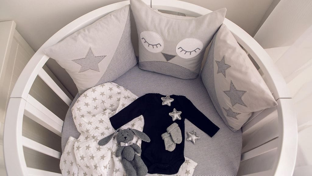 Amazon poisti sivuiltaan karmivat vauvojen bodyt, joissa luki esimerkiksi "minä vain näytän sakkolihalta". Tämä kuva ei liity aiheeseen.