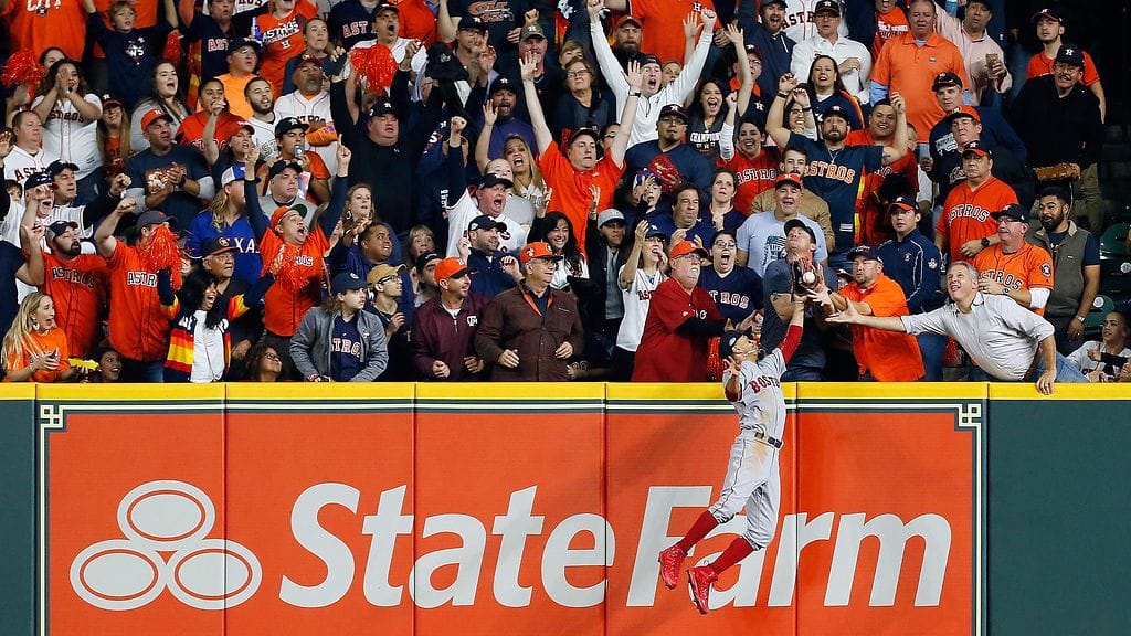 Iso osa Houston Astrosin kannattajista ehti jo tuulettaa kahta voitettua pistettä.