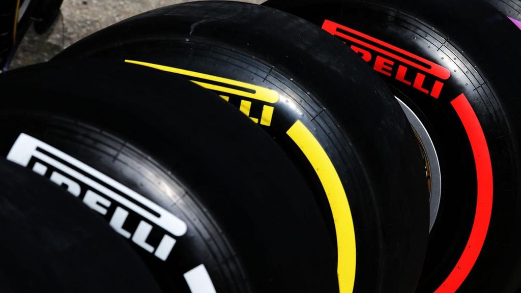 Näistä tunnistaa F1-renkaat kaudella 2019: kovin rengas on aina valkoinen, keskikova keltainen ja pehmein punainen.