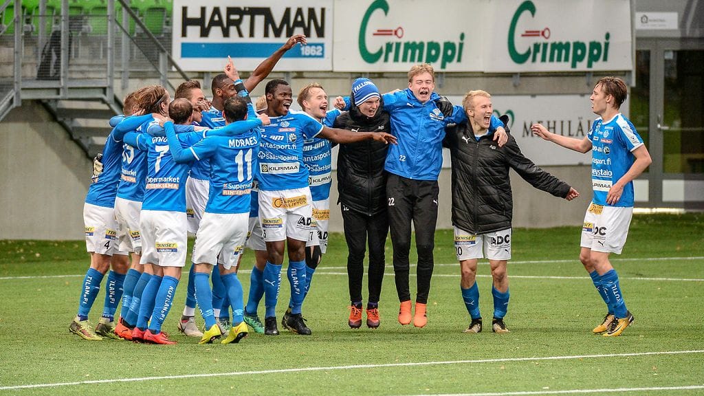 RoPS juhlii Veikkausliigan hopeaa.