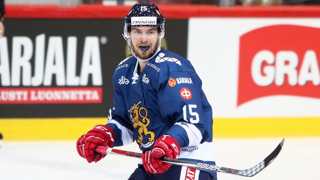 Matias Myttynen Leijona-paidassa.