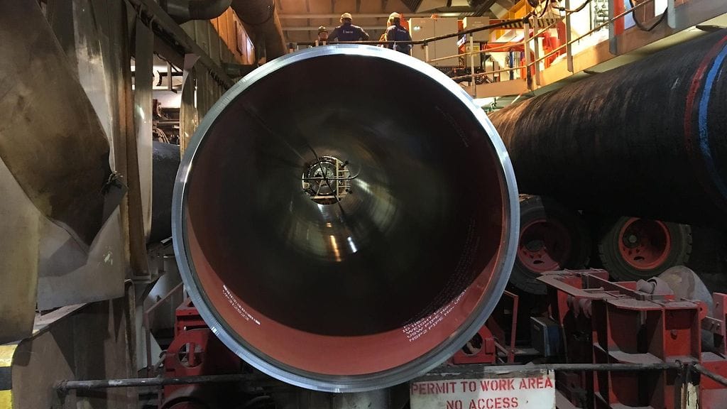 Merivesi pääsee rikkinäisistä kohdista putken sisälle, ja seurauksena on ruostetta.