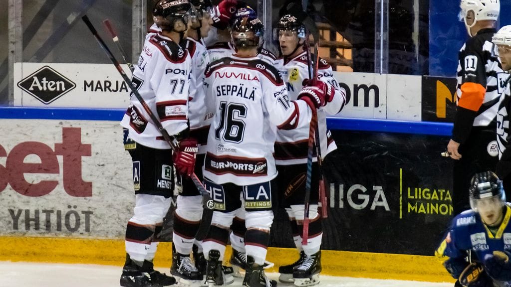 Ässät teki nopean johtomaalin HPK:ta vastaan. Arkistokuva.