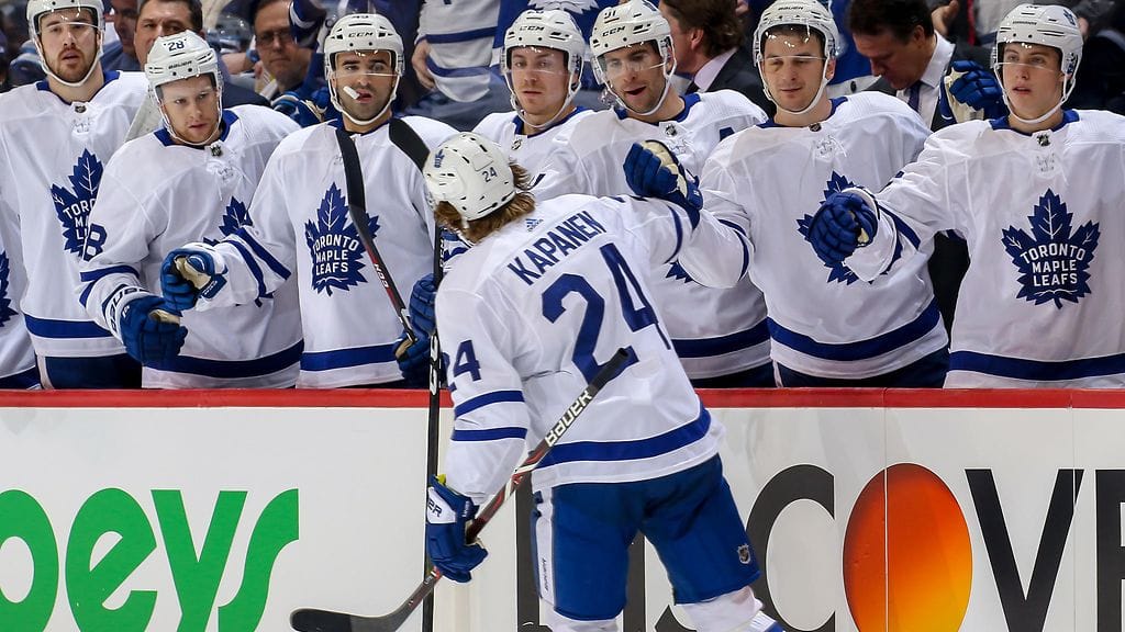 Kasperi Kapanen heilutti maaliverkkoja yön NHL-kierroksella, kun Toronto Maple Leafs otti 4-2-voiton Winnipeg Jetsistä.