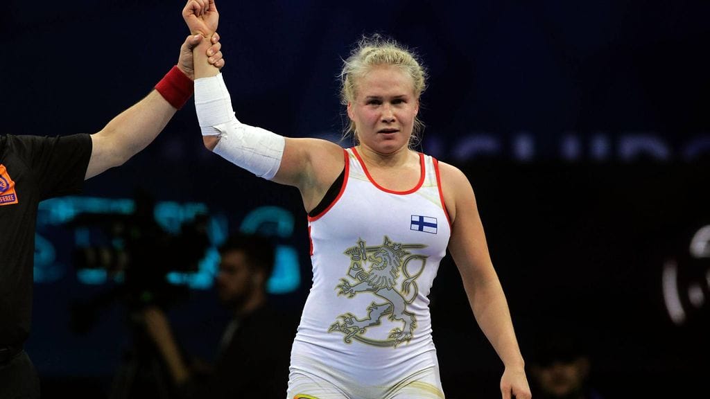 Petra Olli juhli vapaapainin maailmanmestaruutta keskiviikkona Unkarin Budapestissä.