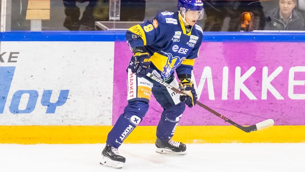 Mikko Kokkonen teki upean esityön Jukurien johtomaaliin.