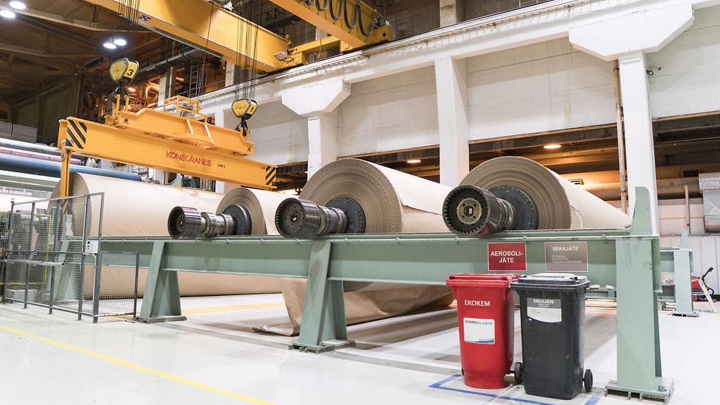 Metsä Groupin tehdas Kemissä. Kemin tehtailla valmistetaan havu- ja lehtipuusellua kartongin ja paperin valmistukseen sekä laineria aaltopahvin raaka-aineeksi.