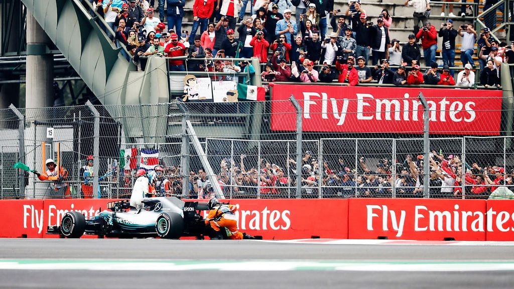 Mercedeksen suomalaiskuskin Valtteri Bottaksen auto hyytyi radanvarteen Meksikon GP:n kolmansissa harjoituksissa.