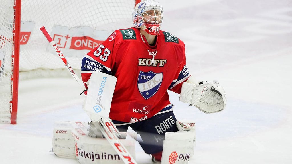 Atte Engren meni kaukalosta suoraan pukukoppiin.