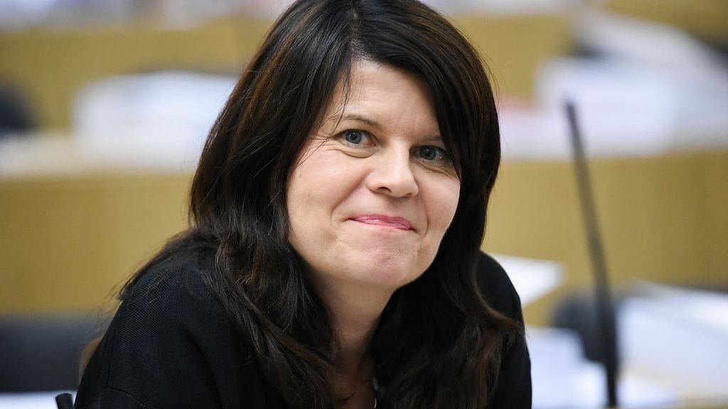 Helsinkiläinen kansanedustaja Outi Alanko-Kahiluoto avasi vihreiden puheenjohtajakisan ilmoittautumalla ehdokkaaksi.