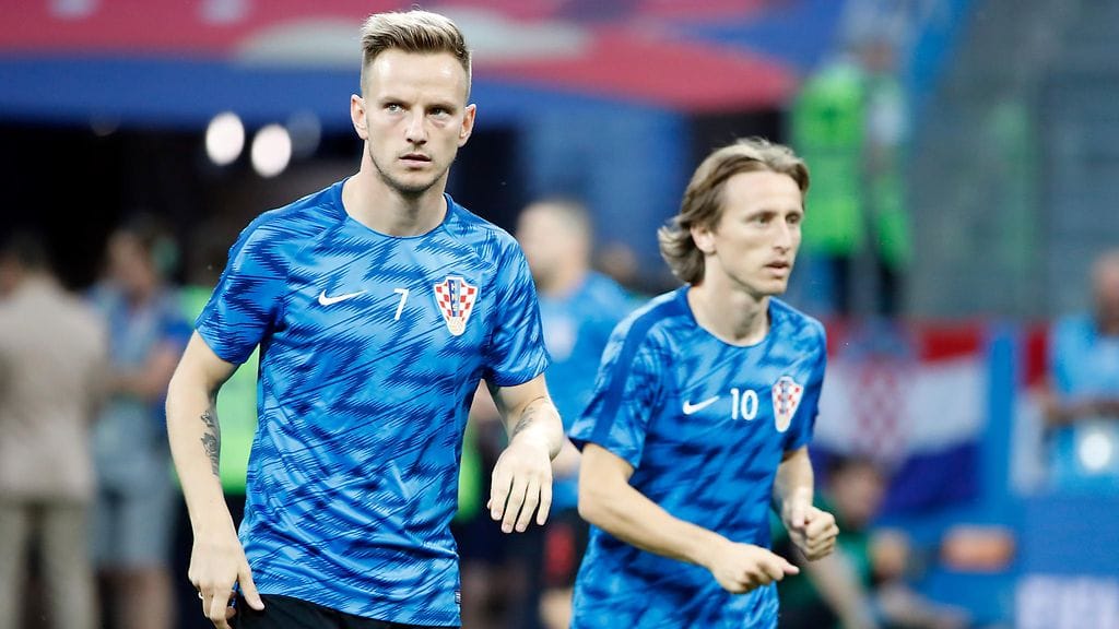 Barcelonan Ivan Rakitic ja Real Madridin Luka Modric Kroatian paidassa jalkapallon MM-kisoissa.