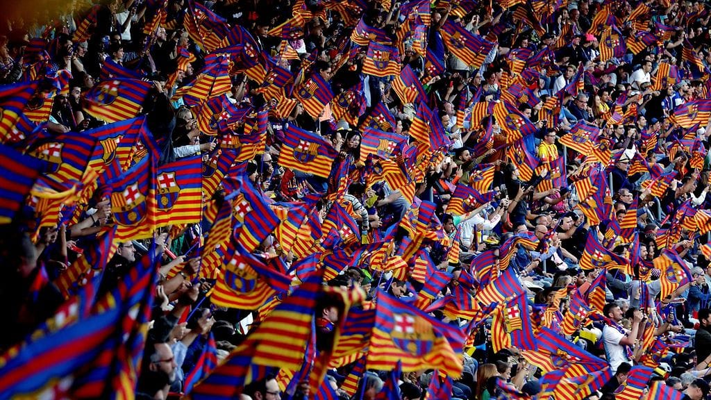 Barcelona-kannattajien laulu saatteli pelaajat kentälle.