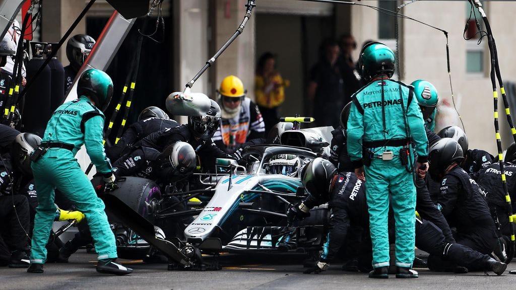 Valtteri Bottas joutui käymään lopulta kolme kertaa varikolla Meksikon GP:n aikana.