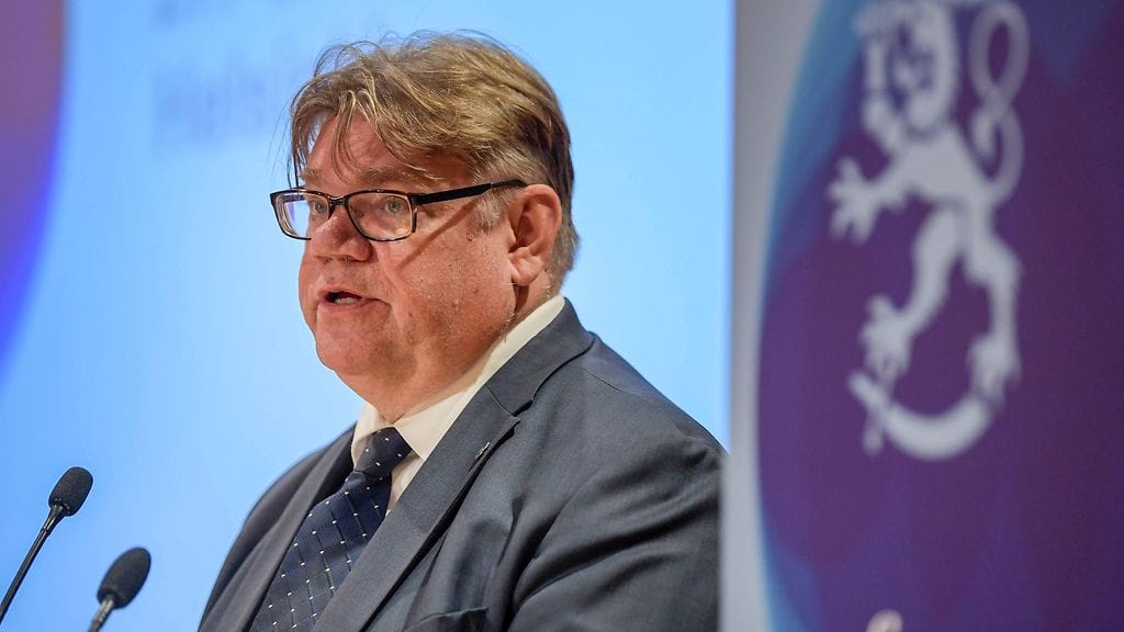 Ulkoministeri Timo Soinin (sin.) sairausloma päättyy tänään.