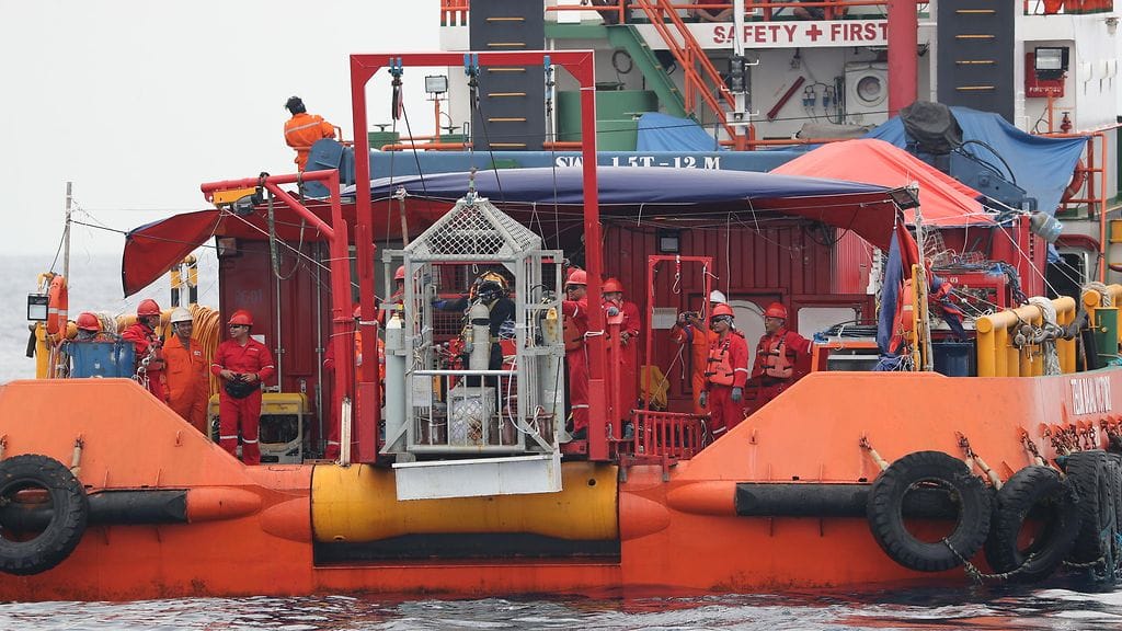 Indonesian armeijan komentaja uskoo, että etsintä- ja pelastusryhmä on löytänyt Lion Airin mereen syöksyneen hylyn osia.