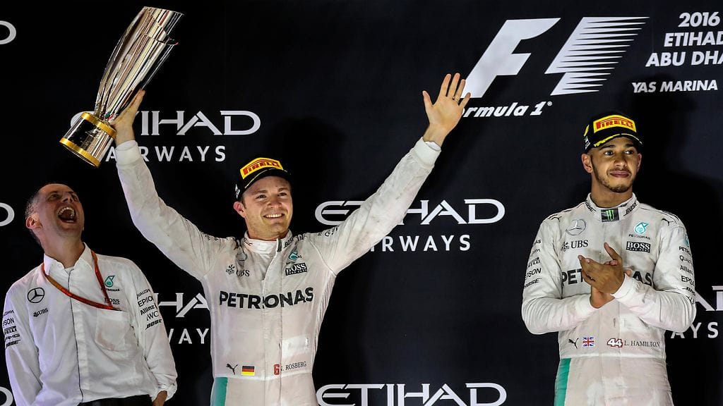 Nico Rosberg voitti formula ykkösten maailmanmestaruuden 2016 viiden pisteen erolla ennen Lewis Hamiltonia.