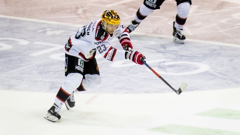 Ässien kultakypärä Sakari Salminen palaa tänään joukkueen kokoonpanoon.