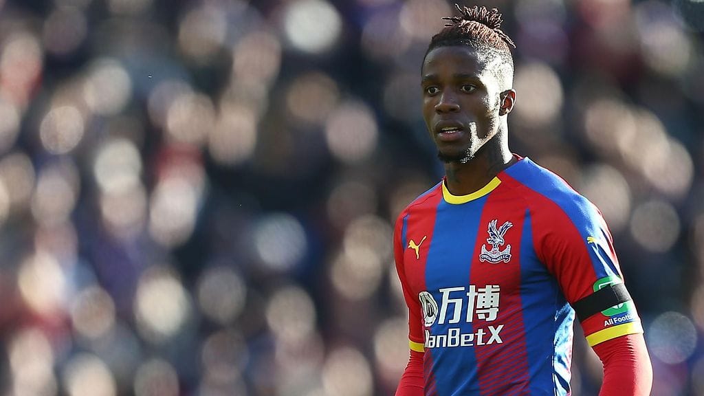 Crystal Palacen Wilfried Zaha joutui rasististen kommenttien kohteeksi.
