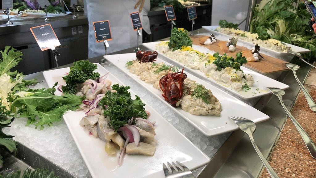 Viking Linen buffetin sillitarjontaa.