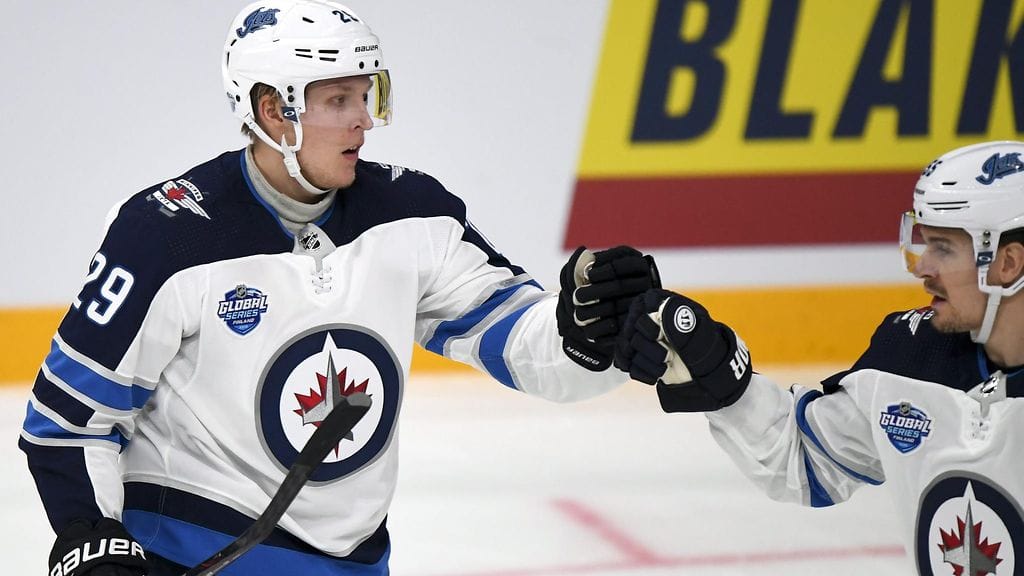 Patrik Laine iski hattutempun, kun Winnipeg Jets kaatoi Florida Panthersin lukemin 4-2 Helsingissä torstaina.