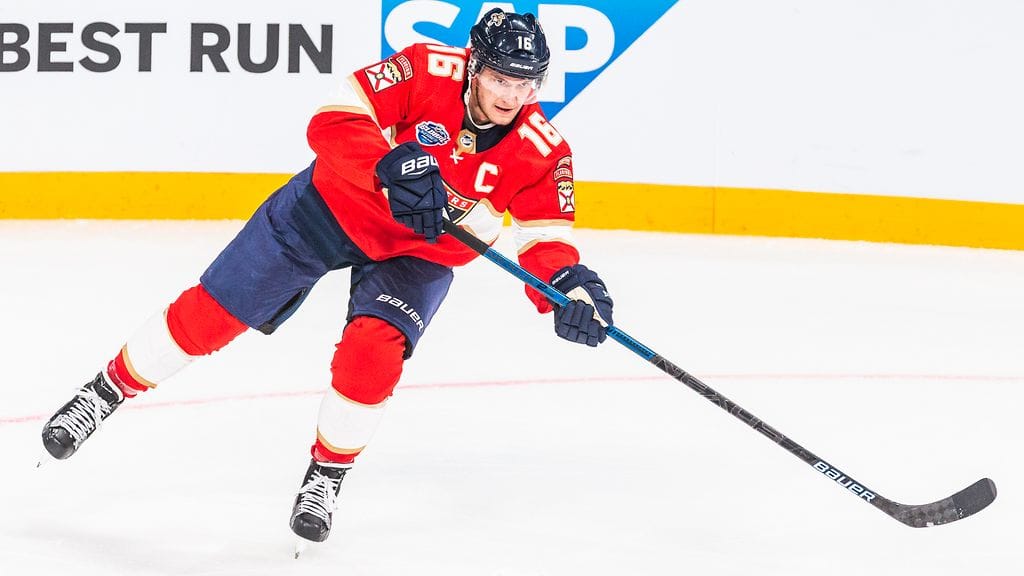 Florida Panthersin Aleksander Barkov viimeisteli hattutempun Toronto Maple Leafsin verkkoon.