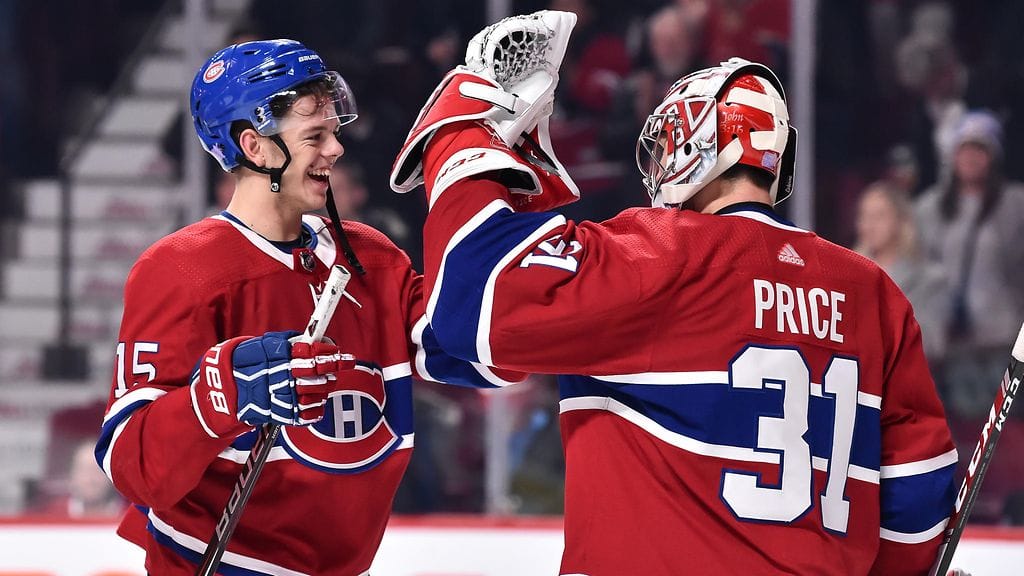 Jesperi Kotkaniemi ja maalivahti Carey Price juhlivat Montreal Canadiensin 6–4-voittoa Washington Capitalsista.