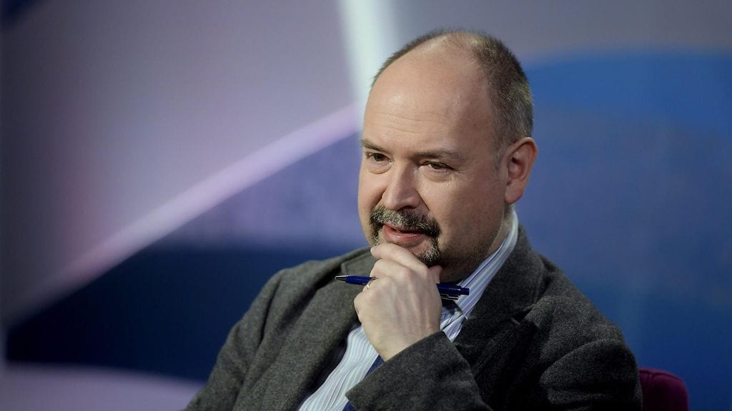 TV1:n Ykkösaamun pitkäaikainen juontaja, toimittaja Jari Korkki on lokakuun lopussa irtisanottu Yleisradion palveluksesta, kertoo Suomen Kuvalehti.