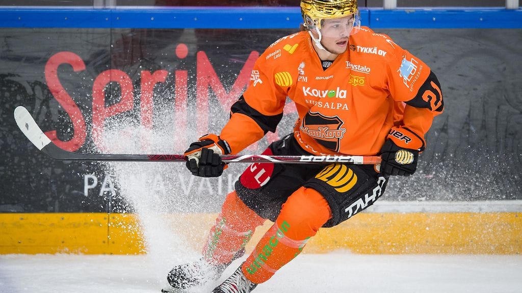 Malte Strömwall on hurjassa viressä SM-liigassa.