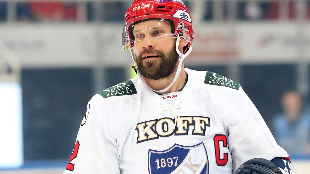 Markus Kankaanperä sai jäähyn päähän kohdistuneesta taklauksesta.