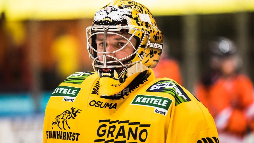 Denis Godla teki huikean torjunnan Porissa.