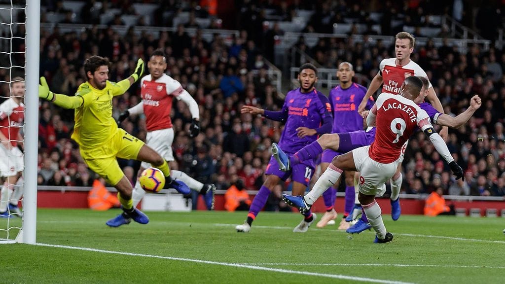 Arsenalin Alexandre Lacazette ampui 1–1-tasoituksen Liverpoolia vastaan.