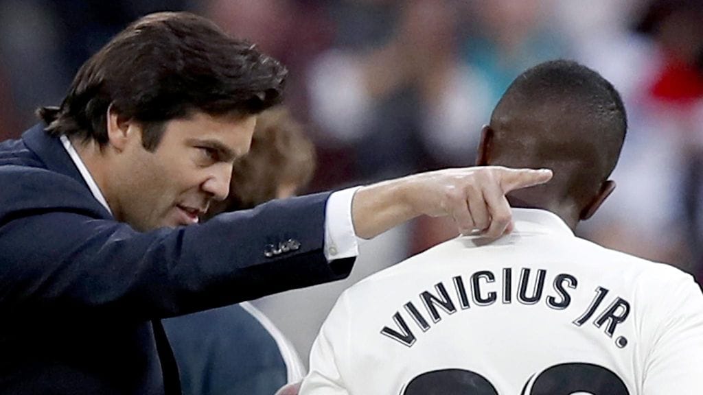 Santiago Solari (vas.) toimii Real Madridin väliaikaisena valmentajana.