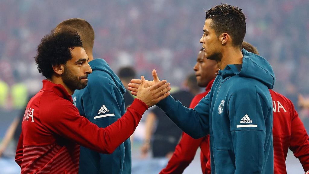 Mohamed Salahista ja Cristiano Ronaldosta tehdyt patsaat ovat saaneet tyrmäävän vastaanoton.