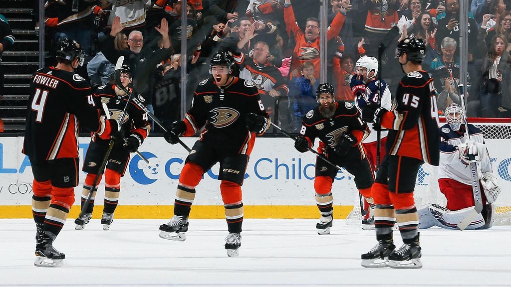 Joonas Korpisalo joutui Columbuksen maalilla antautumaan Anaheimin Cam Fowlerille kolmesti.