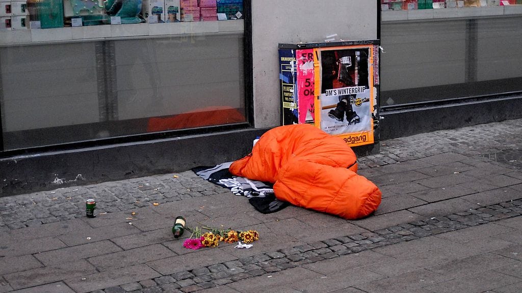 Naisen tarkoituksena on ollut käyttää rahat vähäosaisten avustamiseen.