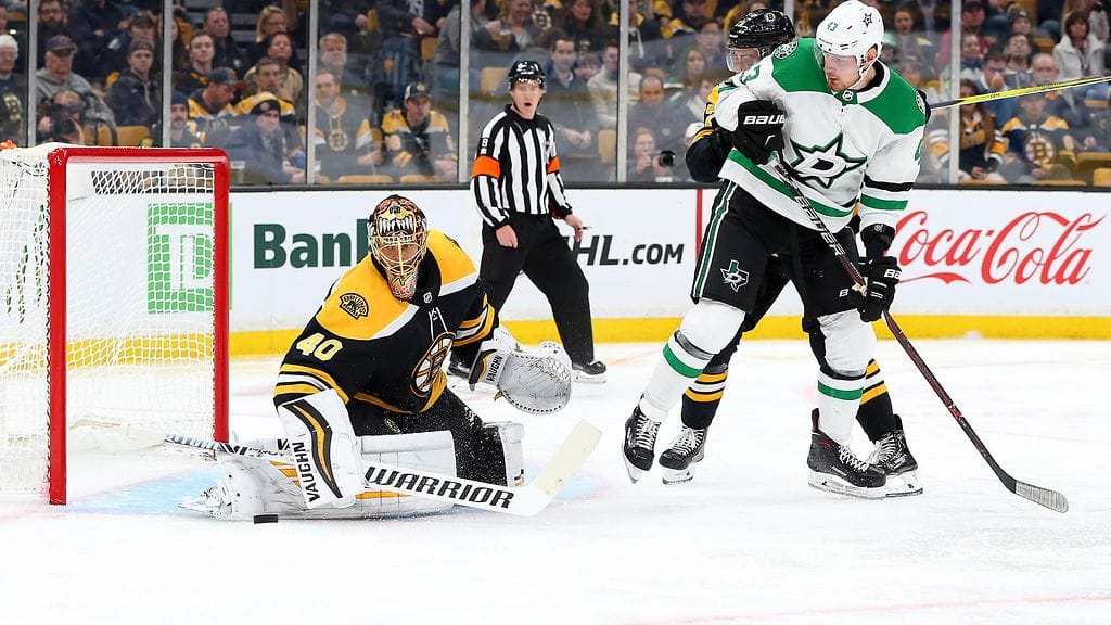 Tuukka Rask torjui voiton Boston Bruinsin maalissa NHL-kierroksella Dallas Starsia vastaan.
