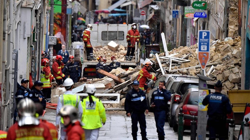 Ranskan Marseillen kaupungin keskustassa romahti maanantaiaamuna kaksi kerrostalorakennusta.