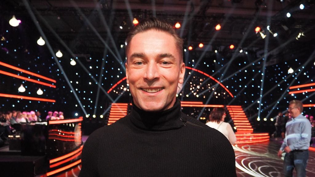 Salatuista elämistä tuttu näyttelijä Sami Uotila kertoo tienanneensa aikaisemmin olemalla tanssija ja malli.