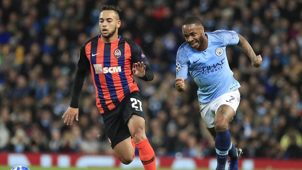 Raheem Sterling palkittiin kompastumisestaan rangaistuspotkulla.