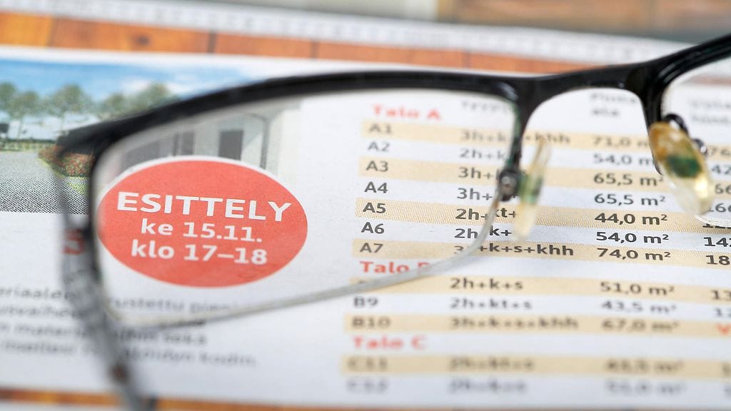 Vuokralla asuvat tienaavat vähemmän ja vuokramenot vievät suuremman osan heidän tuloistaan, ilmenee tutkimuksesta.