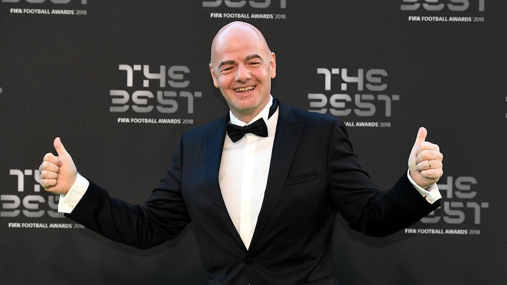 FIFA:n presidentti Gianni Infantino ei pidä siitä, että jalkapallon perinteisiin instituutioihin kosketaan.
