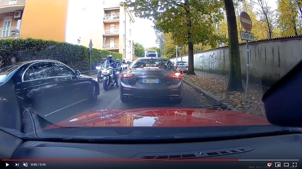 Kuvakaappaus videolta, jossa etuilijoille kävi nolosti.