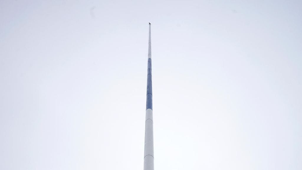 Natsilippu on liehunut salossa Sipoon Söderkullassa viime yönä, kertoo Iltalehti. Kuvituskuvan lipputanko ja kuvauspaikka eivät liity uutiseen.