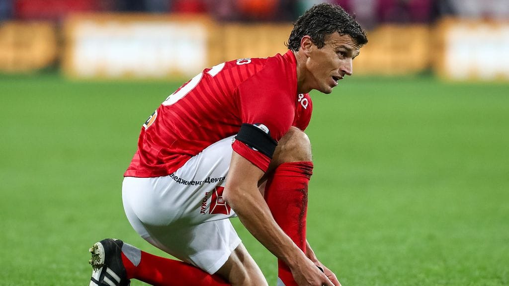 Roman Eremenko teki epäonnisen oman maalin.