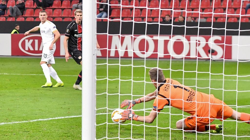 Lukas Hradecky piti Bayern Leverkusenin maalin puhtaana FC Zürichiä vastaan.