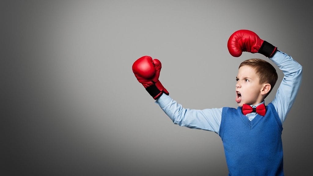 Hoitajat kannustivat lapsia tappelemaan keskenään.