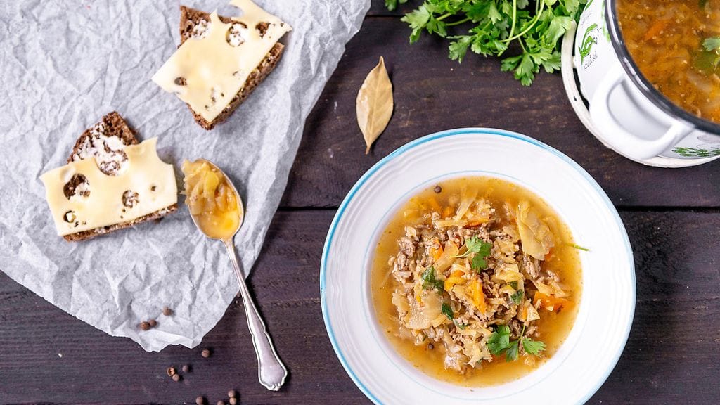 Tee jauhelihakeitosta ravitsevampi upottamalla joukkoon kotimaista kaalia.